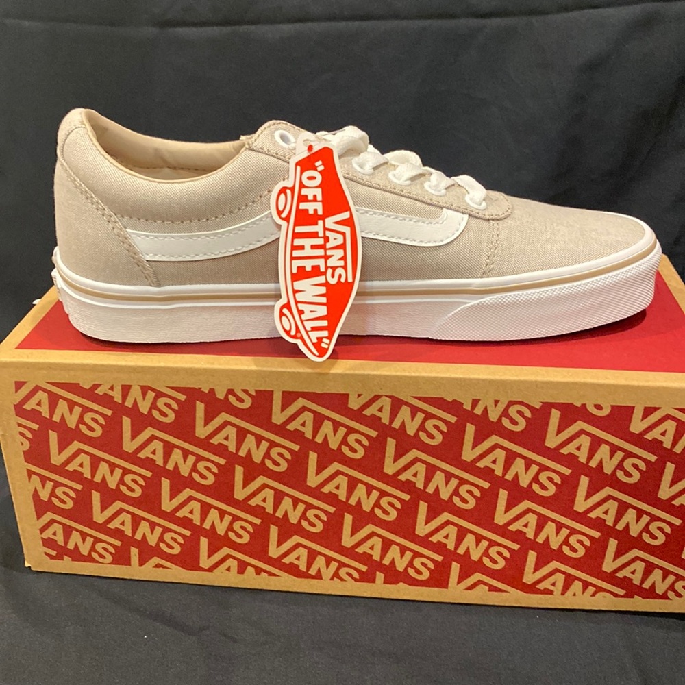 Women 8.5 Vans (color Taupe)